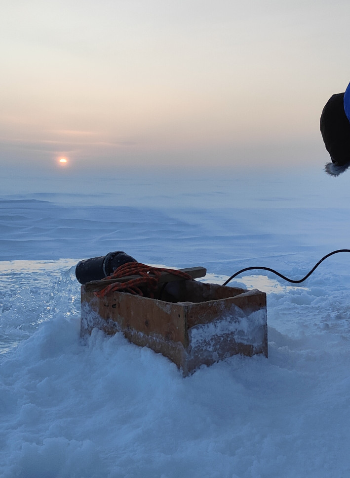 Pumping seawater over Arctic ice