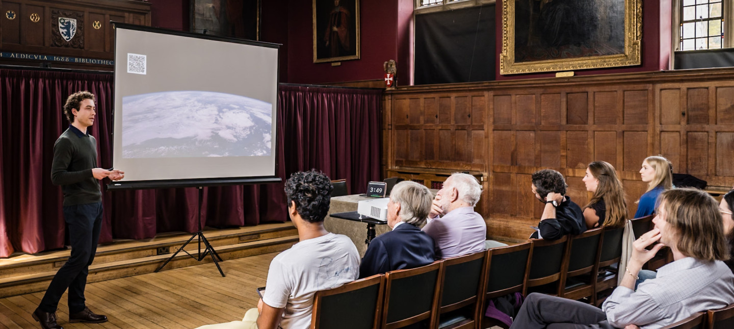 Dante presenting at Associates Day