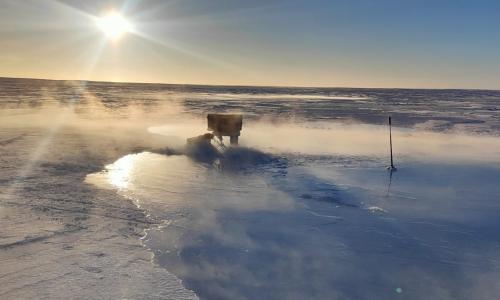 Pumping seawater over Arctic ice
