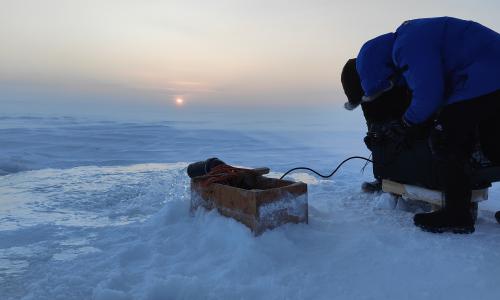 Pumping seawater over Arctic ice