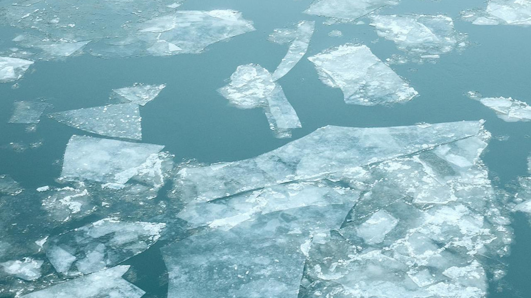 Free Pexels image of sea ice by Maria Orlova