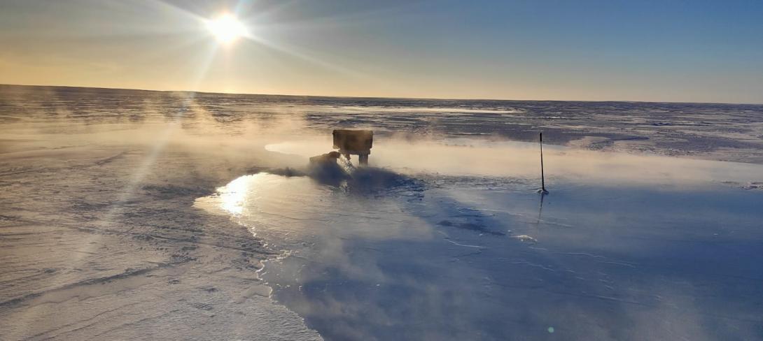 Pumping seawater over Arctic ice