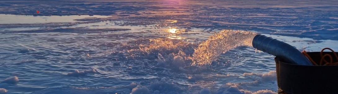Pumping seawater over Arctic ice